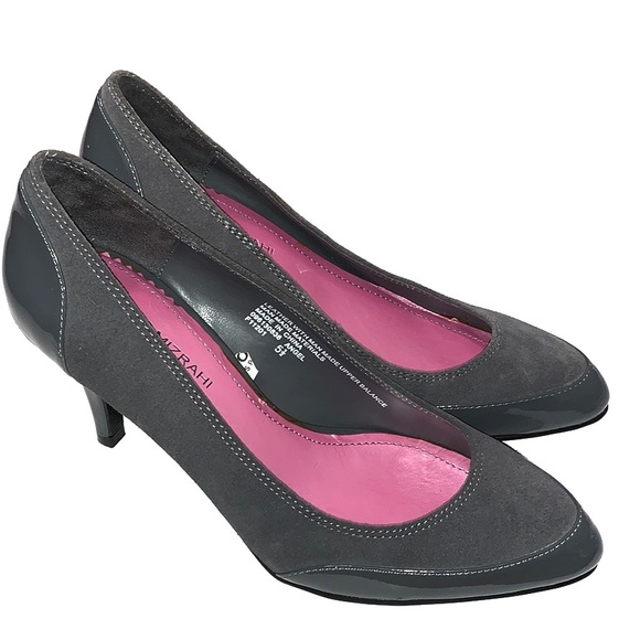 3/$12 Isaac Mizrahi Gray Heels Size 5.5 - Picture 3 of 8